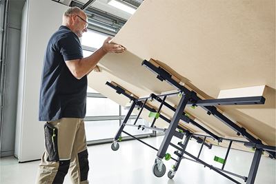 A nagy lemezt MFT-vel emelik fel